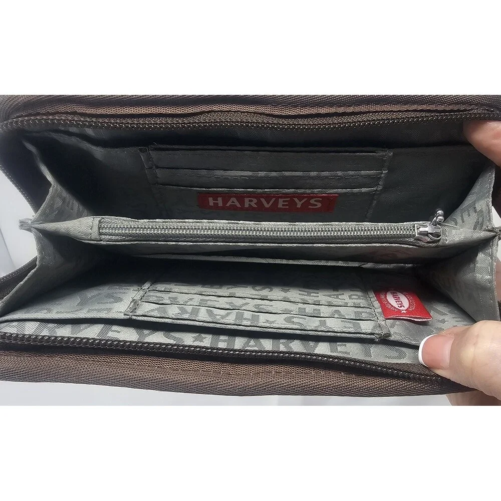 Harvey’s Seat Belt Bag Classic Chocolate Brown Zip Around Wallet